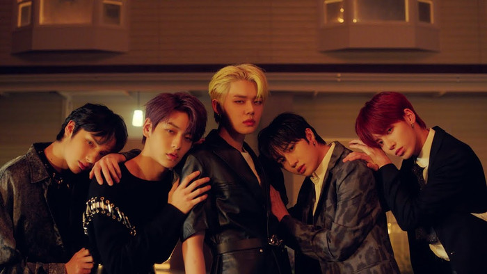 TXT hát live Thanhk U, Next (Ariana Grande): Bao nhiêu điểm cho sự ngọt ngào này?