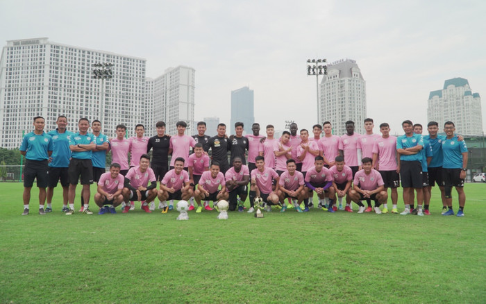 CLB Hà Nội ăn mừng 'chiến thắng' hậu Gala Quả bóng Vàng 2019 Ảnh 2