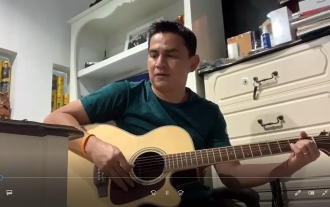 Kiatisak hát 'đôi mắt Pleiku' gây sốt MXH Ảnh 2