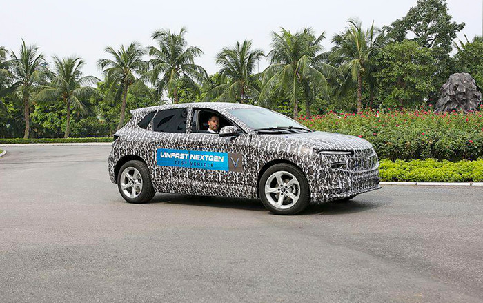 Ô tô điện đầu tiên của VinFast lộ diện trên đường chạy thử, dự kiến ra mắt vào tháng 11 năm nay Ảnh 2