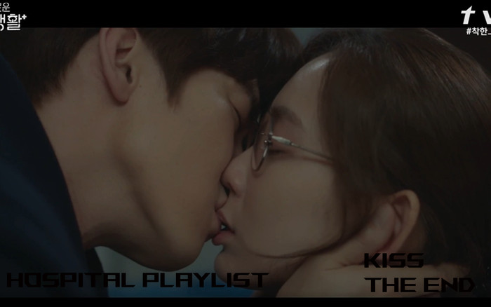 Hospital Playlist khép lại mùa một với nụ hôn cháy bỏng của Ahn Jung Won và Jang Gyeo UI Ảnh 2