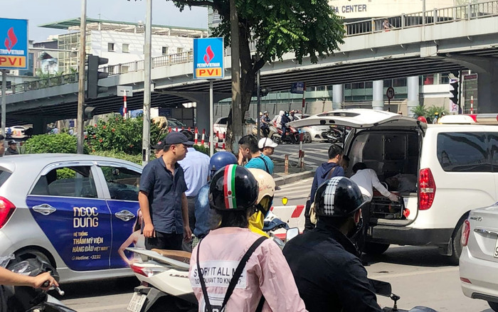 Đang tham gia giao thông, tài xế đột tử, gục đầu trên tay lái Ảnh 2