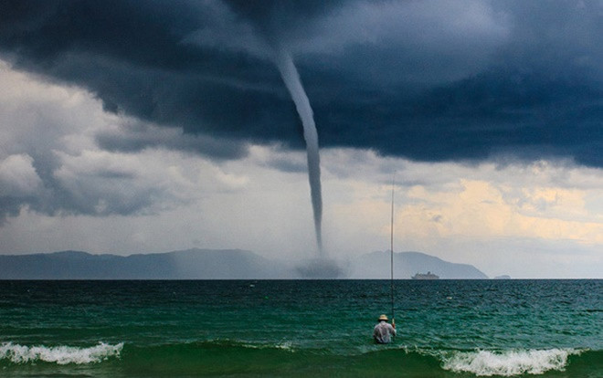 Bức ảnh 'Ông già và biển cả' phiên bản Việt vào top 12 về câu chuyện đại đương National Geographic bình chọn Ảnh 2