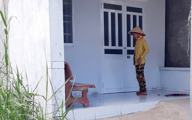 Chủ nợ đến tận nhà tạt chất thải lên khắp người 'con nợ' Ảnh 2