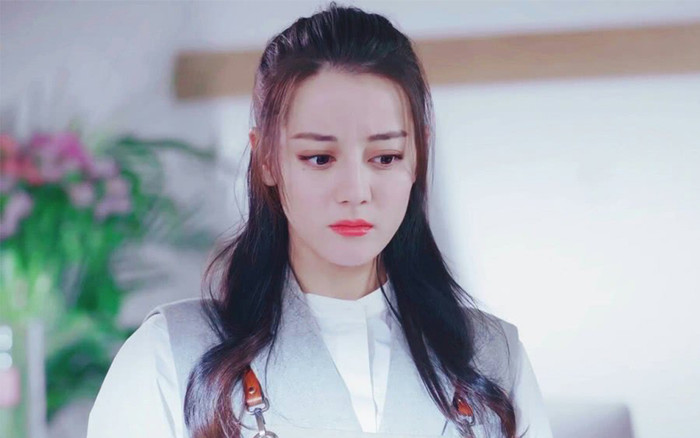 Màn thể hiện của Địch Lệ Nhiệt Ba trong phim mới gây tranh cãi, ba điểm trừ lớn giống hệt Lộc Hàm Ảnh 2