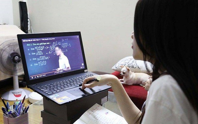 Công an vào cuộc điều tra vụ thầy giáo tung lời giải lên mạng khi học sinh lớp 12 Hà Nội đang làm bài khảo sát chất lượng Ảnh 2