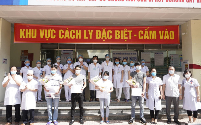 Đã có 302 bệnh nhân mắc COVID-19 được công bố khỏi bệnh, còn 26 trường hợp đang tiếp tục điều trị Ảnh 2