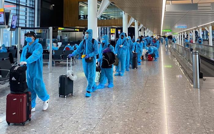 Chuyên cơ Boeing 787-10 đưa hơn 340 công dân Việt Nam từ Anh về nước Ảnh 2