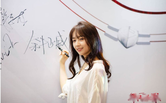 Sau scandal 'bạn gái tin đồn' của Ngô Diệc Phàm, Tần Ngưu Chính Uy hợp tác với Trần Kiều Ân trong phim điện ảnh 'Thế giới bình phàm' Ảnh 2