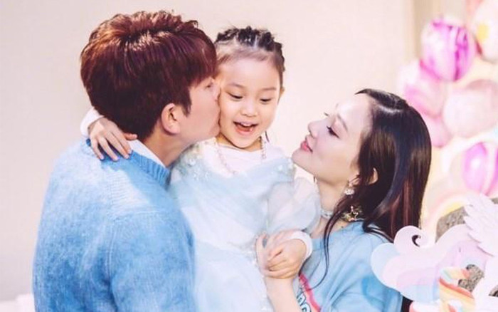 Cứ tưởng 'gương vỡ lại lành' với chồng cũ Giả Nãi Lượng, Lý Tiểu Lộ bị phát hiện hẹn hò với tình nhân trẻ tuổi khác? Ảnh 2