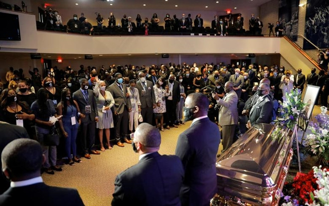 8 phút 46 giây mặc niệm người đàn ông da màu bị cảnh sát ghì cổ tới chết Ảnh 2