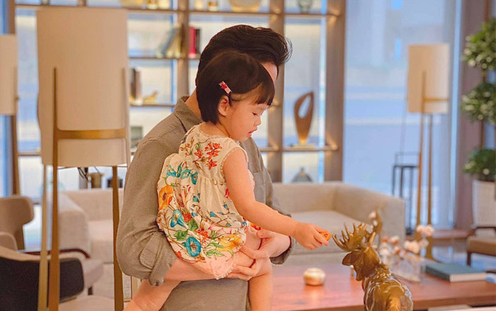 Con gái Đặng Thu Thảo đốn tim nhiều người với khoảnh khắc massage cho bố cực dễ thương Ảnh 2