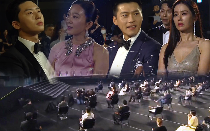 Bi hài chuyện 'Baeksang 2020' tuân thủ luật giãn cách, xếp chỗ ngồi như thể thi tập trung ngoài trời Ảnh 2