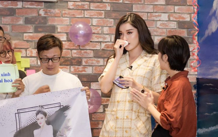 Huyền My chia sẻ lần đầu tiên bật khóc trên sóng khi tham gia một chương trình về phụ nữ Ảnh 2