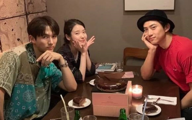IU tái hợp Taecyeon (2PM), Seulong (2AM) nhân dịp ca khúc Nagging tròn 10 năm tuổi, fan thầm cảm ơn 2 anh chàng vì điều này… Ảnh 2