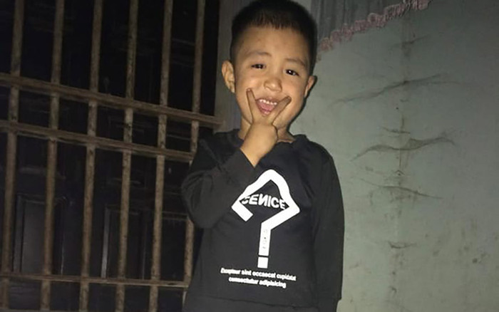 Xin bố sang nhà hàng xóm chơi, bé trai 5 tuổi mất tích bí ẩn Ảnh 2