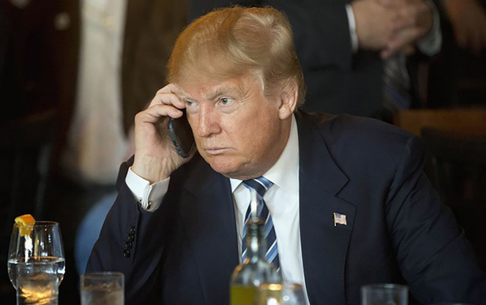 Những lần Tổng thống Donald Trump công khai chê thiết kế iPhone Ảnh 2