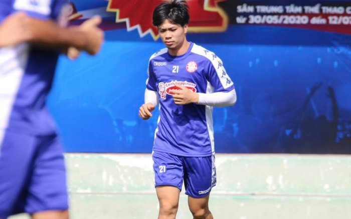 Công Phượng 'khoe' nhẫn cưới khi tập cùng CLB TP HCM Ảnh 2