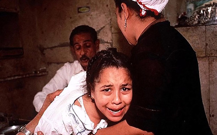 3 bé gái ở Ai Cập bị bố lừa đi tiêm vắc-xin chống COVID-19 để cắt bộ phận sinh dục Ảnh 2