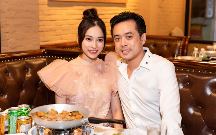 Dương Khắc Linh hộ tống vợ bầu Sara Lưu xinh đẹp đi ủng hộ MC Nguyên Khang Ảnh 2