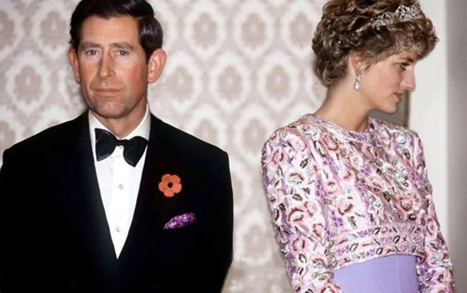 Thái tử Charles và Công nương Diana cùng òa khóc sau khi ly hôn Ảnh 2