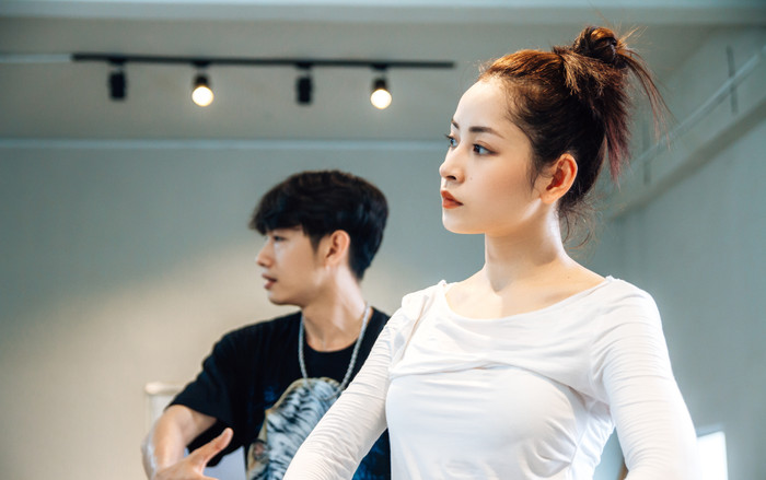 Quang Đăng - Chi Pu tập luyện bất chấp thương tích cho 'Cung đàn vỡ đôi' phiên bản đặc biệt và Chi Pu's Greatest Show #2 Ảnh 2