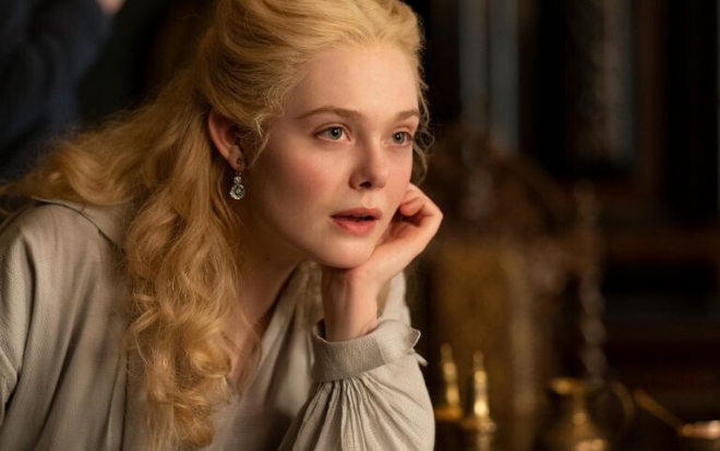 Fan mê mệt lớp make up trong veo của Elle Fanning trong vai Catherine the Great Ảnh 2