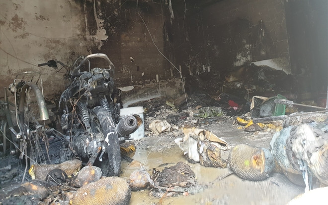 Vụ cháy nhà trọ ở TP.HCM khiến 3 người tử vong: Camera ghi hình đối tượng phóng hỏa rồi tẩu thoát Ảnh 2