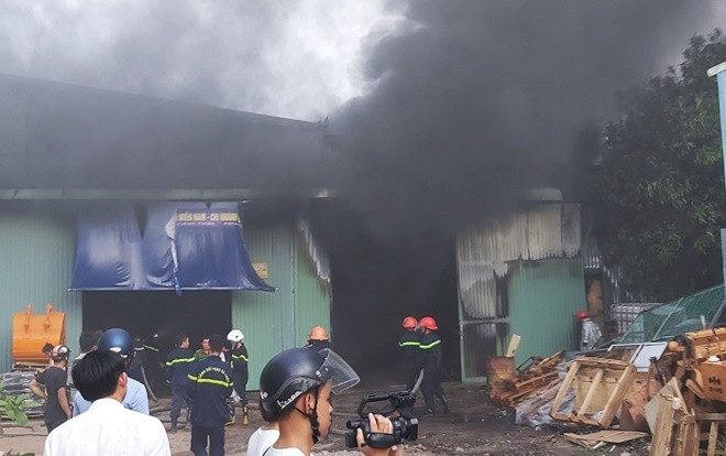 Cháy lớn tại nhà xưởng ở Đà Nẵng thiêu rụi lô hàng trị giá 10 tỷ đồng Ảnh 2