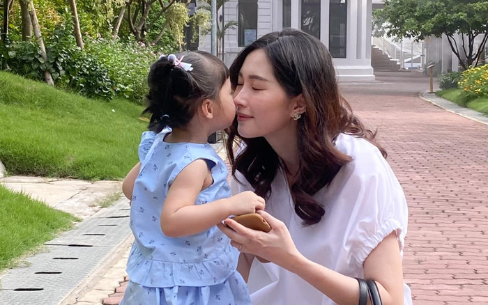 Khoảnh khắc ngọt ngào của Hoa hậu Đặng Thu Thảo và con gái nhỏ Sophie Ảnh 2
