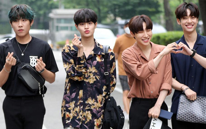 Hậu Lim Young Min rời nhóm do scandal say rượu lái xe, AB6IX lần đầu lộ diện với đội hình 4 người Ảnh 2