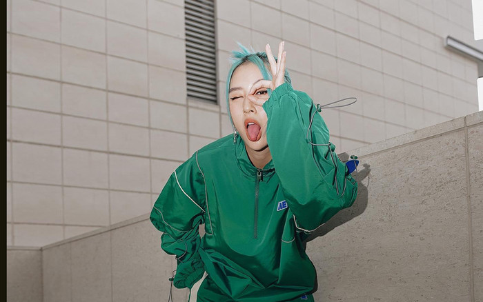 Quỳnh Anh Shyn gây sốt với màu tóc xanh pastel nổi bật nhất hè Ảnh 2