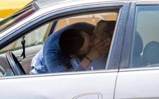 Cháu trai dùng miệng hồi sức cho người bà nhiễm COVID-19 Ảnh 2