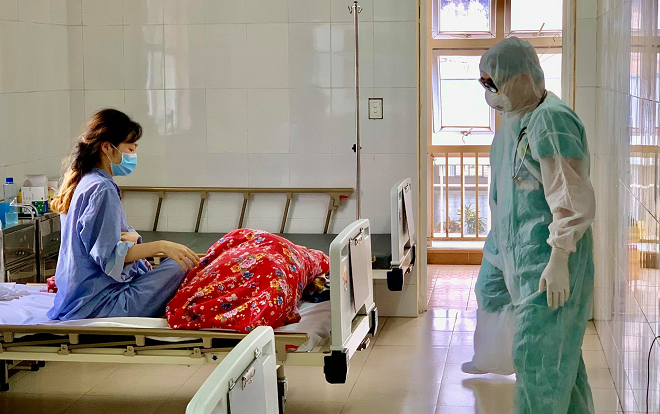 Thêm một bệnh nhân tái dương tính COVID-19 sau khi xuất viện Ảnh 2