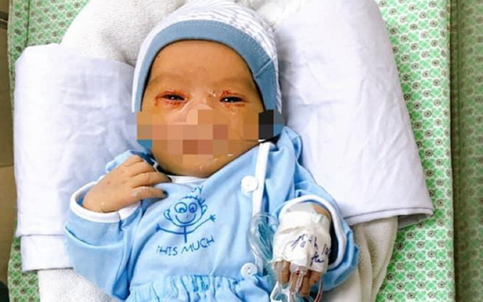 Vụ bé sơ sinh bị bỏ rơi dưới hố gas: Nhiều người xin nhận nuôi, có người tự xưng là bà ngoại Ảnh 2