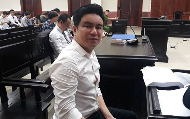 Bác sĩ Chiêm Quốc Thái bức xúc rời phiên tòa vì vắng mặt nhân vật có vai trò 'bí ẩn' Ảnh 2