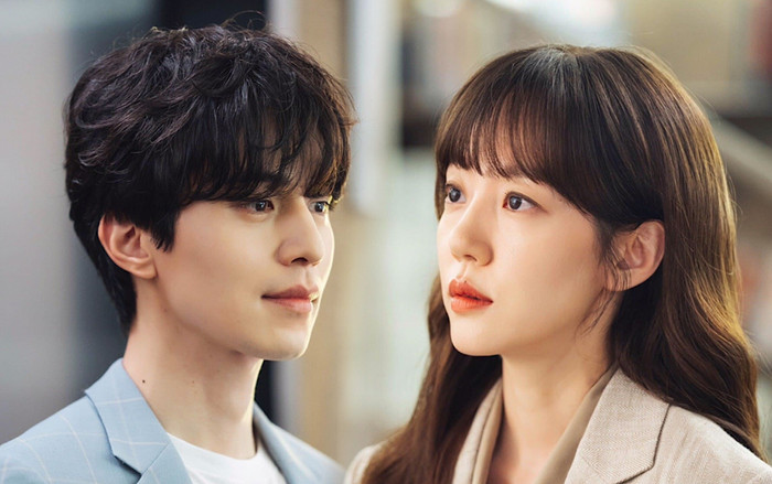 Lee Dong Wook yêu đương Im Soo Jung trong phim mới sau tin đồn hẹn hò: 'Ông hoàng, bà hậu tái xuất' Ảnh 2
