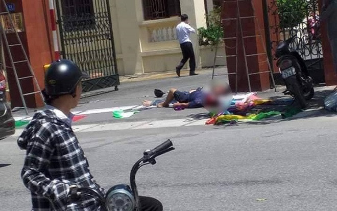 Căng pano trước cổng huyện uỷ, 3 thanh niên bị điện giật thương vong Ảnh 2