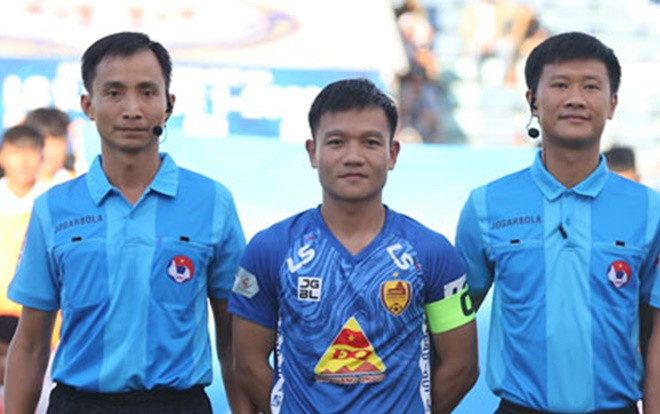 Chủ tịch CLB Quảng Nam: 'Tôi bức xúc vì trọng tài bắt sai, chẳng lẽ cứ để thế' Ảnh 2