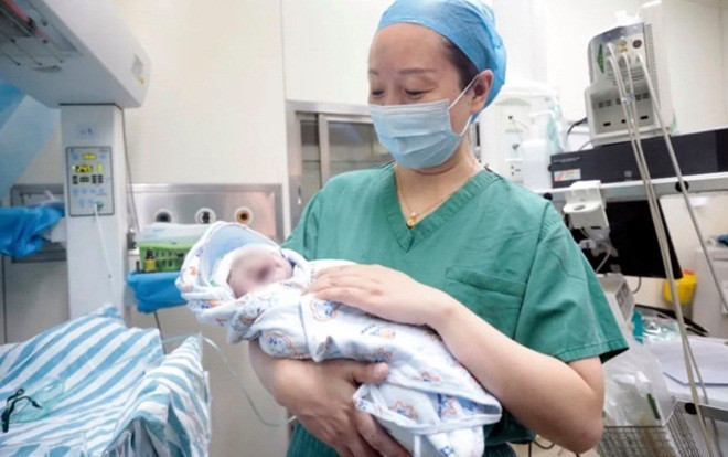 Cặp sinh đôi chào đời cách nhau 10 năm Ảnh 2