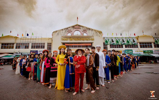 Bộ ảnh kỷ yếu trong trang phục dân tộc của học sinh Kiên Giang ‘gây bão’ MXH Ảnh 2