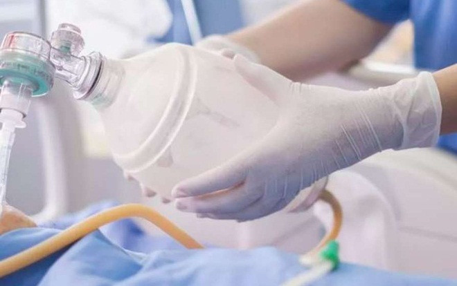 Bệnh nhân tử vong vì người nhà rút máy thở lấy ổ cắm điều hòa cho mát Ảnh 2