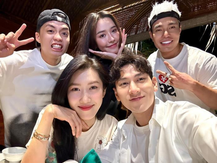 Nhiều nghệ sĩ ghé thăm quán nước của Lê Dương Bảo Lâm.