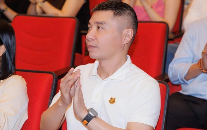 Điều đáng mừng là NSND Công Lý đã có thể tự đi lại và dần trở lại với các dự án nghệ thuật. 