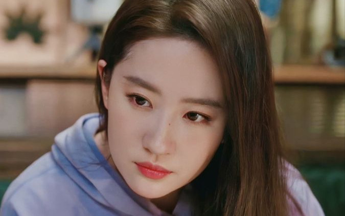 Bị đưa vào thế khó, cách xử lý của Lưu Diệc Phi nhận về cơn mưa điểm 10 Ảnh 2