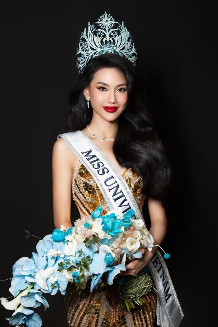 Cộng đồng mạng 'chấp tay lạy' với trang phục dân tộc của Miss Universe Vietnam Ảnh 4