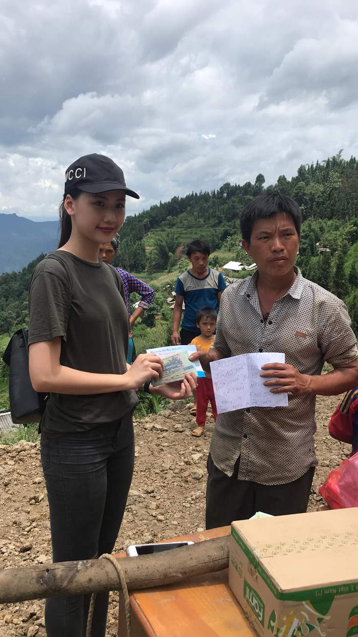 Bùi Quỳnh Hoa để mặt mộc ít son phấn làm từ thiện.