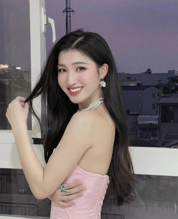 Phương Nhi được đánh giá tiệm cận với tiêu chí Miss Interanational. (Ảnh tổng hợp)