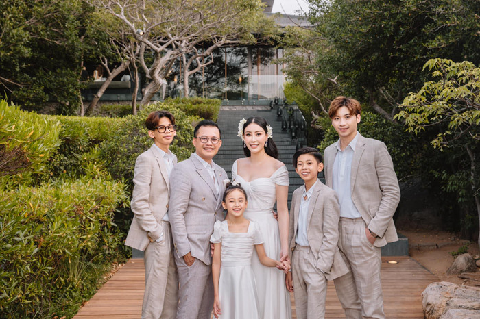 Tổ ấm viên mãn, hạnh phúc của Hà Kiều Anh cùng chồng doanh nhân và các con.