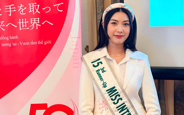 Thúy Vân đeo sash Á hậu Quốc tế dự sự kiện, netizen bồi hồi xúc động Ảnh 2